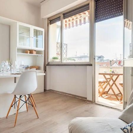 Seaside Apt Private Parking And Near The Beach Viareggio Dış mekan fotoğraf